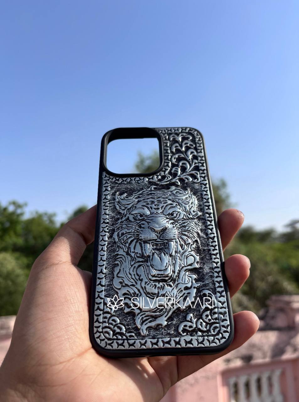 The Roaring Tiger – Silver Mobile Case
