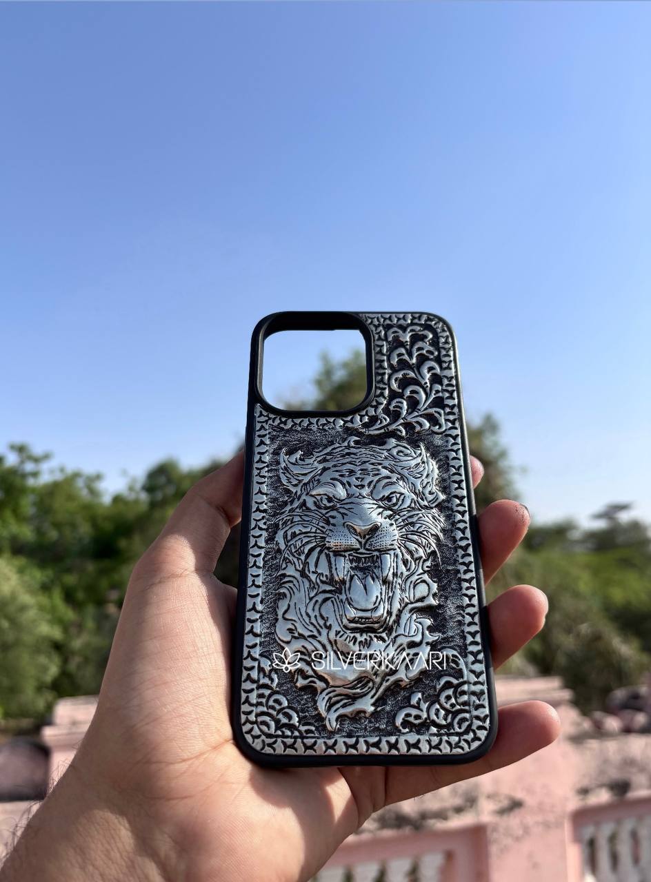The Roaring Tiger – Silver Mobile Case